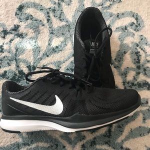 Women’s size 9 Nike In Season TR7 training shoes
